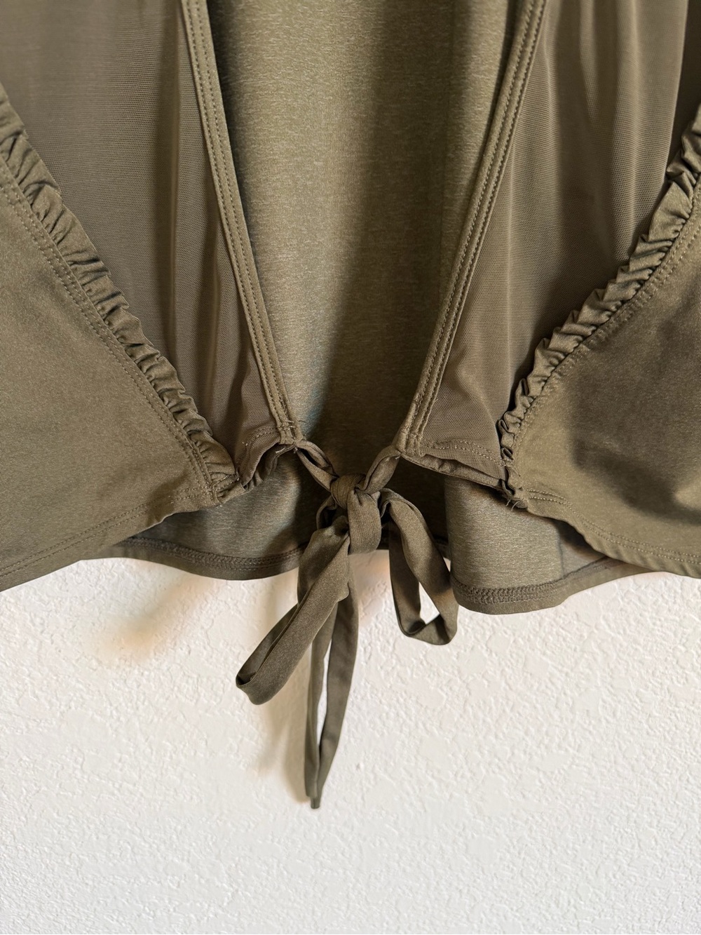 Backless Activewear Tank Top - Picture 4 of 5